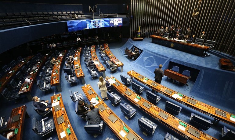 Votação no Senado foi de forma semipresencial (Foto: Fábio Rodrigues Pozzebom/Agência Brasil)