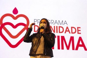 Vivian Clara Marchiori, diretora da escola estadual, defende que a compra de absorventes pode mudar a vida de meninas (Foto: Governo do Estado de São Paulo)