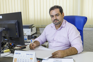 Secretário municipal da Educação, Heleno da Silva Luiz Junior (Foto: Divulgação/RIC/PMI)