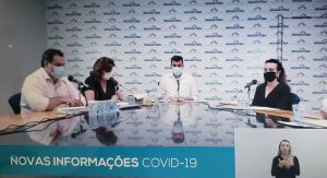 Prefeito e secretários em transmissão ao vivo sobre a covid-19 (Foto: Reprodução/Facebook)
