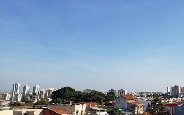 A manhã desta segunda é de céu claro em Indaiatuba (Foto: Patrícia Lisboa/Dropes)