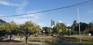 Nesta quinta, o sol aparece entre poucas nuvens em Indaiatuba (Foto: Patrícia Lisboa/Dropes)