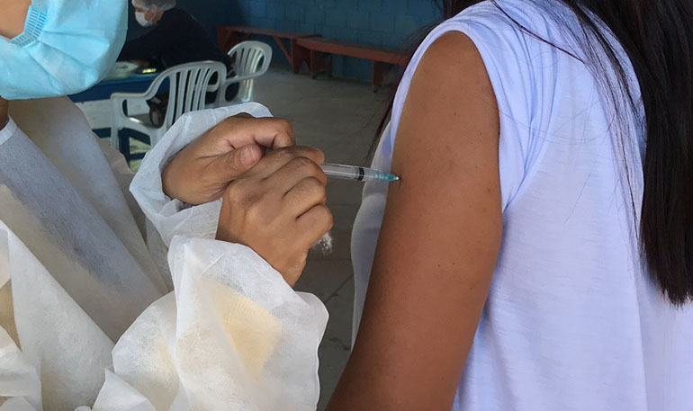 Na hora da vacinação, é preciso levar QR Code da convocação (Foto: Eliandro Figueira RIC/PMI)
