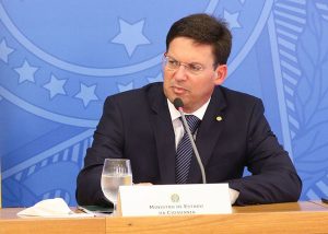 O ministro da Cidadania, João Roma, em entrevista coletiva (Foto: Fabio Rodrigues Pozzebom/Agência Brasil)