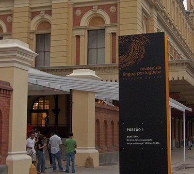 O edifício histórico fica na Estação da Luz em São Paulo (Foto: Domínio Público/Reprodução)