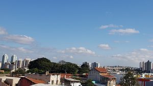 A terça-feira é de sol entre nuvens em Indaiatuba (Foto: Patrícia Lisboa/Dropes)