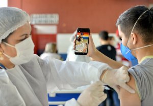 Até hoje, 186 mil pessoas já receberam pelo menos a 1ª dose( Foto: Eliandro Figueira/RIC/PMI)