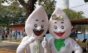 Zé Gotinha e Maria Gotinha incentivam vacinação de adolescentes em Indaiatuba (Foto: Patrícia Lisboa/Dropes)
