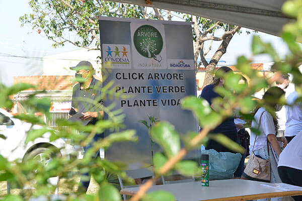 Moradores do bairro escolheram as espécies que serão plantadas pela equipe do Click Árvore (Fotos: Eliandro Figueira/RIC/PMI)