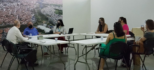 Representantes do Comtur, Sebrae e Secretaria de Governo, nesta quinta-feira (Foto: Patrícia Lisboa/Dropes)