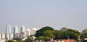 O sol aparece entre nuvens na manhã desta segunda em Indaiatuba (Foto: Patrícia Lisboa/Dropes)