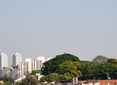 O sol aparece entre nuvens na manhã desta segunda em Indaiatuba (Foto: Patrícia Lisboa/Dropes)