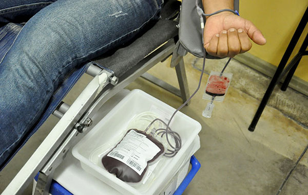 Não é preciso estar em jejum para doar sangue (Foto: Juliana Wolf/DCS/Fiec)