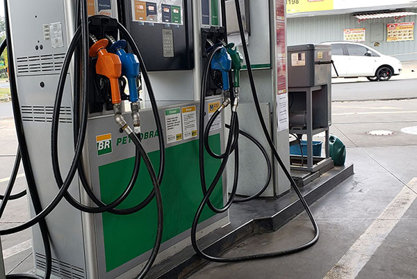 No caso da gasolina, aumento é de cerca de 7% (Foto: Patrícia Lisboa/Dropes)