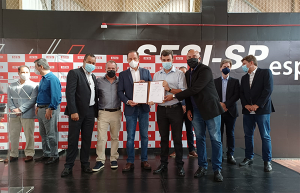 Paulo Skaf assinou convênios com de Indaiatuba e Elias Fausto (Foto: Ayrton Vignola/Sesi)