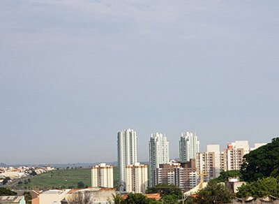 O sol aparece entre muitas nuvens na manhã desta segunda, em Indaiatuba (Foto: Patrícia Lisboa/Dropes)