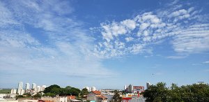 O sol aparece entre nuvens na manhã desta segunda em Indaiatuba (Foto: Patrícia Lisboa/Dropes)