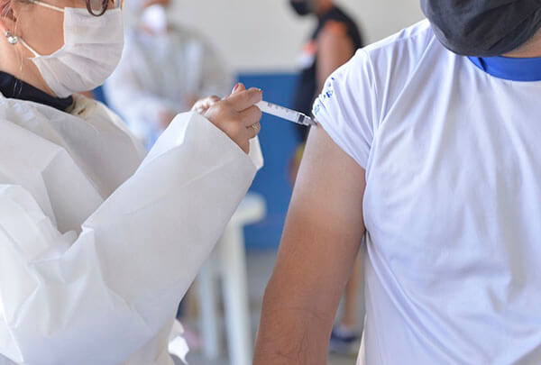 Segunda dose é necessária para completar a imunização contra a covid-19 (Foto: Eliandro Figueira/RIC/PMI)