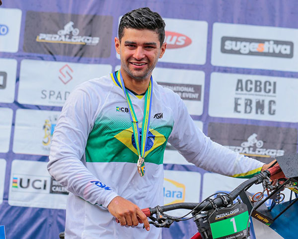 Gabriel Giovannini conquistou o bicampeonato do Brasileiro de Downhill (Foto: Divulgação)