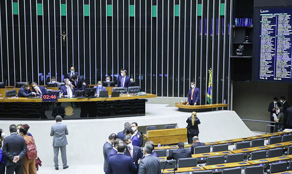 O texto-base foi aprovado por 323 votos a favor, 172 votos contrários e uma abstenção (Foto: Antonio Augusto/Câmara dos Deputados)