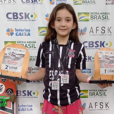 Carol Suzaki, bicampeã do Campeonato Brasileiro de Skate Feminino, modalidade Banks Infantil (Foto: Divulgação)