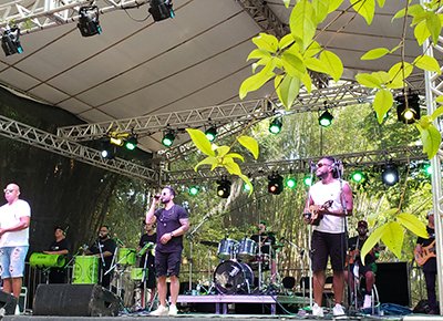 Pintou o Samba em apresentação no Casarão Pau Preto neste domingo (Foto: Patrícia Lisboa/Direitos Reservados)