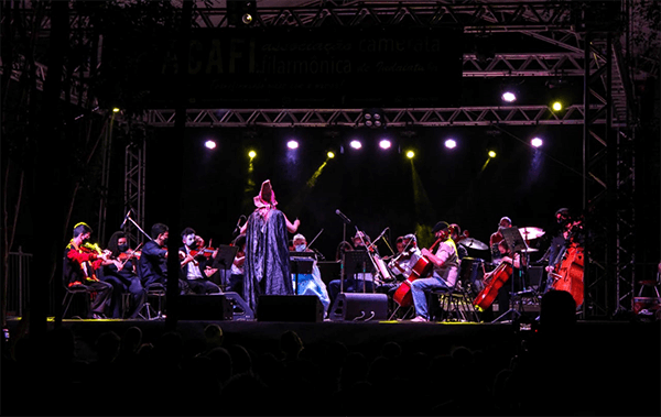 Camerata Filarmônica Aprendiz & Jovem traz mistura músicas sacras e populares no Concerto de Natal (Foto: Débora Simeão)