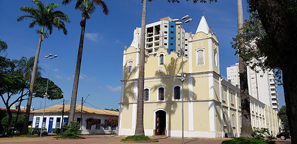 Largo da Igreja Nossa Senhora da Candelária (Foto: Patrícia Lisboa/Dropes/Direitos Reservados)