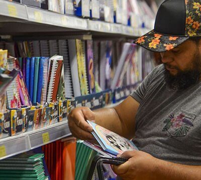 Nenhum produto de uso escolar deve escapar da alta de preços, mas, é recomendado pesquisar os preços antes de comprar (Foto: Rovena Rosa/Agência Brasil)