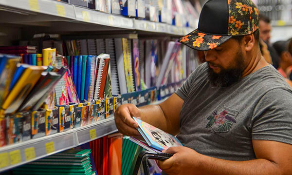 Nenhum produto de uso escolar deve escapar da alta de preços, mas, é recomendado pesquisar os preços antes de comprar (Foto: Rovena Rosa/Agência Brasil)