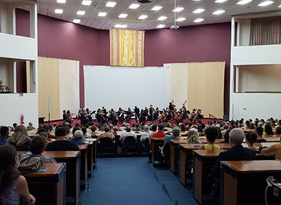 Orquestra Sinfônica e Orqruestra Jovem no Mosteiro de Itaici (Foto: Patrícia Lisboa/Dropes)