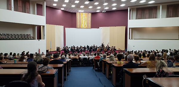 Orquestra Sinfônica e Orqruestra Jovem no Mosteiro de Itaici (Foto: Patrícia Lisboa/Dropes)