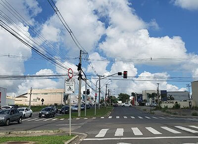 Apesar da nebulosidade, não há previsão de chuva hoje, por causa do deslocamento do sistema frontal para o Espírito Santo. As temperaturas estão em elevação e a máxima deve alcançar os 33 graus, em Indaiatuba, hoje.