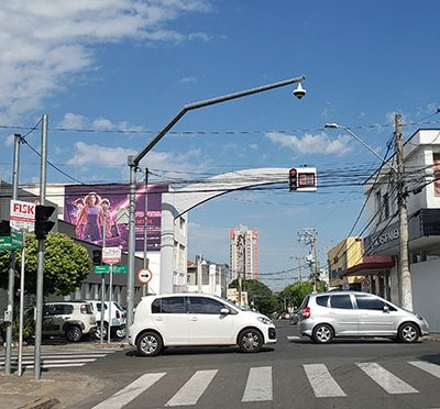 O sol aparece entre nuvens nesta quarta em Indaiatuba e o calor aumenta (Foto: Patrícia Lisboa/Dropes)