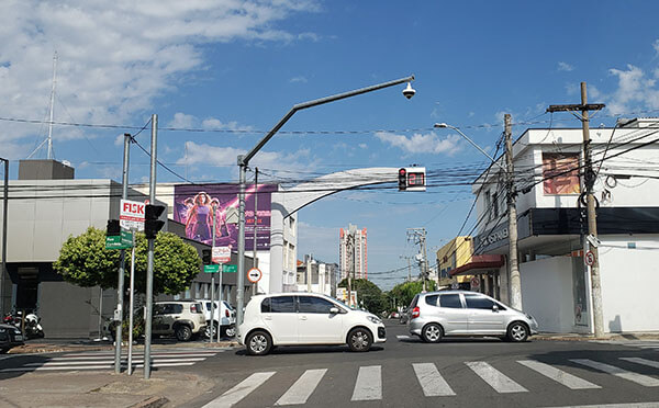 O sol aparece entre nuvens nesta quarta em Indaiatuba e o calor aumenta (Foto: Patrícia Lisboa/Dropes)