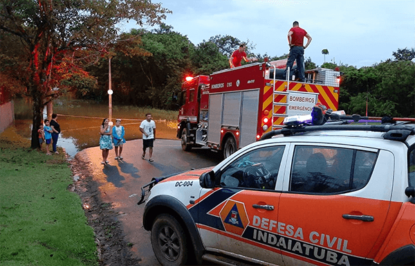 Defesa Civil e Bombeiros monitoram pontos de alagamentos em Indaiatuba (Foto: Eduardo Turati/SOC/GCI)