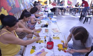 Pintura em tecido é uma das opções de oficina (Foto: Arquivo/Eliandro Figueira/RIC/PMI)