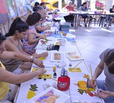 Pintura em tecido é uma das opções de oficina (Foto: Arquivo/Eliandro Figueira/RIC/PMI)