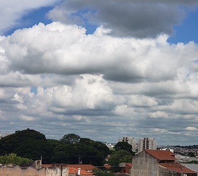 A primeira segunda de 2022 é de nuvens carregadas em Indaiatuba; há chances de chuva (Foto: Patrícia Lisboa/Dropes)