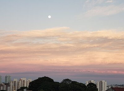 O sol surge entre nuvens na manhã desta quarta-feira em Indaiatuba (Foto: Patrícia Lisboa/Dropes)