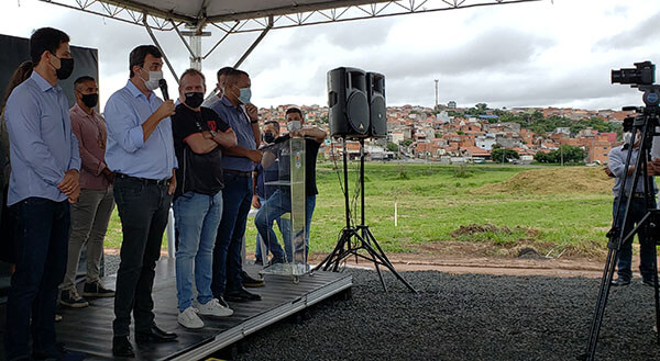 Prefeito Nilson Gaspar faz lançamento da construção do Centro Esportivo do Morada do Sol (Foto: Patrícia Lisboa/Dropes)