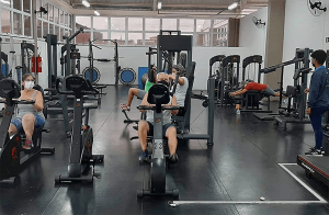Musculação é uma das atividades oferecidas nos núcleos esportivos (Foto: Divulgação)