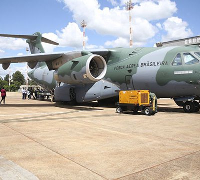 No voo de ida foram transportadas 11,6 toneladas de doação para a Ucrânia (Foto: José Cruz/Agência Brasil)