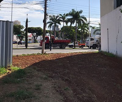 Terreno na Avenida Conceição é preparado para construção do Ponto do Ciclista (Foto: Eliandro Figueira/RIC/PMI)