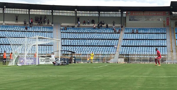 Primavera fez um gol de pênalti marcado pelo atacante Alecsandro contra o XV de Piracicaba (Foto: Sandro Rodrigues/EC Primavera)