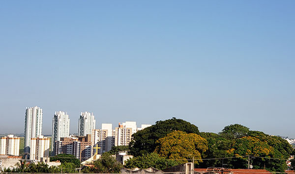 A manhã desta segunda é de céu claro em Indaiatuba (Foto: Patrícia Lisboa/Dropes)