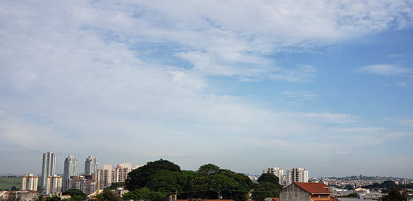 A manhã desta segunda é de muitas nuvens; pode chover à tarde (Foto: Patrícia Lisboa/Dropes)