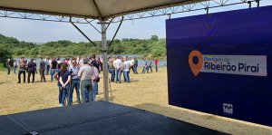 Autoridades visitam futuras instalações da barragem do Ribeirão Piraí (Foto: Patrícia Lisboa/Dropes)