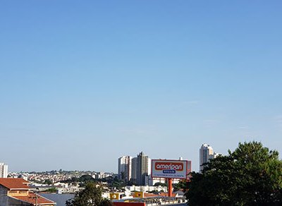 A manhã desta segunda é de céu claro, em Indaiatuba (Foto: Patrícia Lisboa/Dropes)