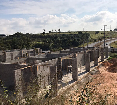 Novo cemitério está sendo construído na Avenida Luís Bruno Petrilli, no bairro Buru (Foto: Eliandro Figueira/RIC/PMI)